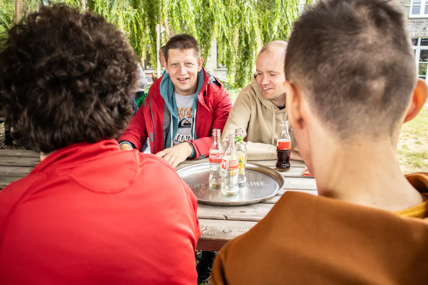 Deelnemers van Wijzersterk babbelen op Pegode Luncht 2025