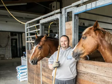 Cliënt Den Atelier verzorgt de paardenstallen